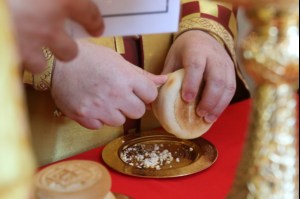 Божественная Литургия в храме святых первоверховных апостолов Петра и Павла г.Красноармейска