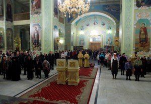 Всенощное бдение в храме в честь Покрова Пресвятой Богородицы г. Саратова