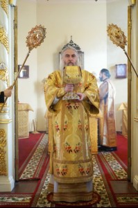 Божественная литургия на Архиерейском подворье — храме во имя преподобного Серафима Саровского г. Саратова