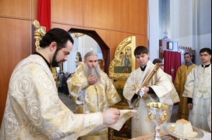 Божественная литургия в храме во имя святого великомученика Георгия Победоносца города Саратова