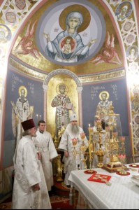 Митрополит Лонгин совершил Рождественское ночное богослужение