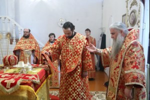 Божественная литургия в храме в честь Покрова Пресвятой Богородицы р.п. Новые Бурасы