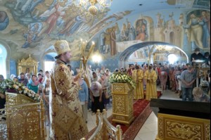 Епископ Пахомий совершил Божественную литургию в Свято-Троицком кафедральном соборе Саратова