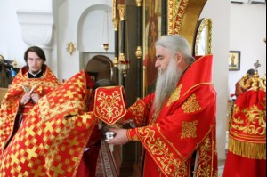 Божественная литургия на Архиерейском подворье — храме в честь иконы Божией Матери «Утоли моя печали» г.Саратова