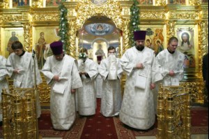 Рождественская Божественная литургия в Свято-Троицком кафедральном соборе Саратова