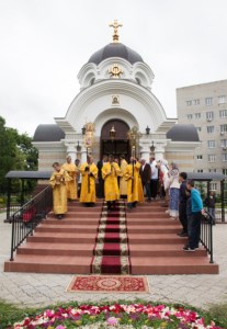 Божественная литургия в храме во имя святителя Луки (Войно-Ясенецкого), исповедника, при 3-й городской клинической больнице г. Саратова