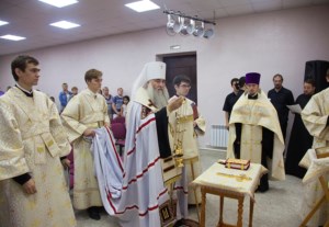 Митрополит Лонгин освятил спортивный зал школы и дом культуры села Сторожевка