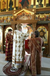 Митрополит Лонгин совершил Великое освящение Вознесенского храма Вознесенско-Пантелеимоновской церкви с. Усть-Курдюм