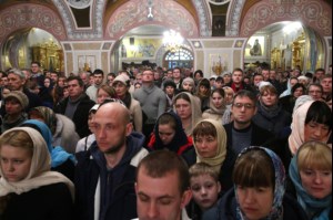 Митрополит Лонгин совершил Рождественское ночное богослужение