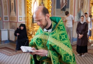 Божественная литургия в Свято-Троицком кафедральном соборе г. Саратова