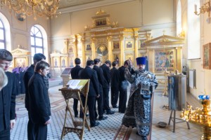Литургия Преждеосвященных Даров на Архиерейском подворье — в храме во имя святого апостола и евангелиста Иоанна Богослова при СПДС