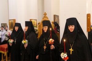 Божественная литургия в Свято-Алексиевском женском монастыре г. Саратова