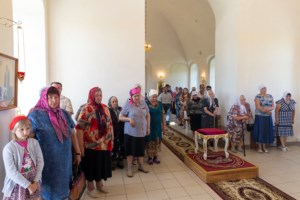 Божественная литургия в храме в честь Воскресения Христова с. Ивано-Языковка Аткарского района