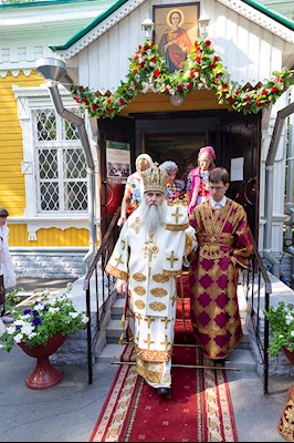 Божественная литургия в храме во имя великомученика и целителя Пантелеимона г. Саратова