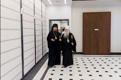 Митрополит Лонгин освятил здание Покровского епархиального управления