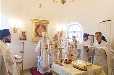 Божественная литургия в храме святых Царственных страстотерпцев г. Саратова