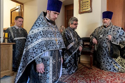 Литургия Преждеосвященных Даров на Архиерейском подворье – в храме в честь иконы Божией Матери «Утоли моя печали» г. Саратова