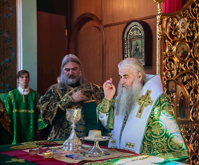 Божественная литургия в храме Сошествия Святого Духа г. Саратова