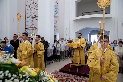 Божественная литургия в храме святителя Тихона, Епископа Воронежского, Задонского чудотворца г. Саратова