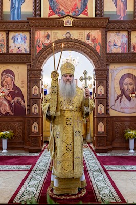 Божественная литургия в храме в честь Нерукотворного Образа Спасителя г .Саратова