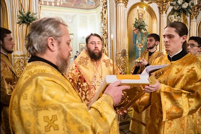 Митрополит Игнатий совершил Великую рождественскую вечерню