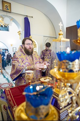Митрополит Игнатий совершил Божественную литургию в храме святителя Иоанна Златоуста в п. Зональный г. Саратова