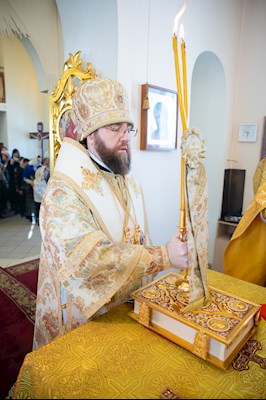Митрополит Игнатий совершил Божественную литургию в храме святителей Василия Великого, Григория Богослова и Иоанна Златоустого г. Саратова