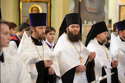 В Покровском соборе прошла торжественная встреча саратовских святителей