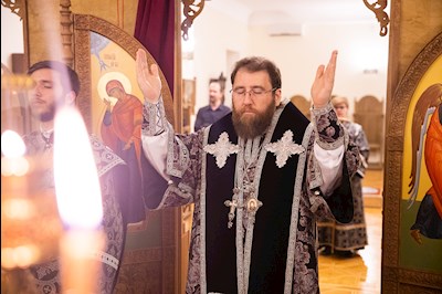 Митрополит Игнатий совершил ночную Литургию Преждеосвященных Даров в крестовом храме священномученика Гермогена, епископа Тобольского (Саратовского и Царицынского)