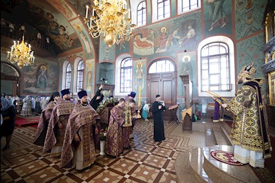 Митрополит Игнатий совершил Божественную литургию в Крестовоздвиженском храме г. Хвалынска