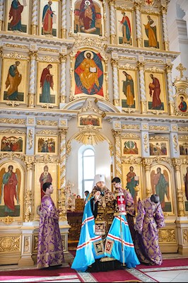 Митрополит Игнатий совершил всенощное бдение с чином воздвижения Креста в кафедральном соборе Живоначальной Троицы г. Вольска