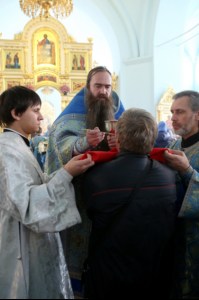 Божественная литургия в храме в честь Покрова Пресвятой Богородицы города Петровска