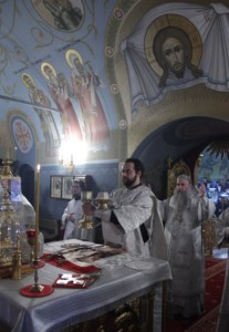 Крещальная литургия в Свято-Троицком соборе Саратова