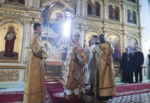 Божественная литургия в Духосошественском кафедральном соборе города Саратова