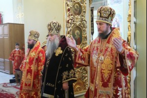 Божественная литургия в храме в честь Покрова Пресвятой Богородицы