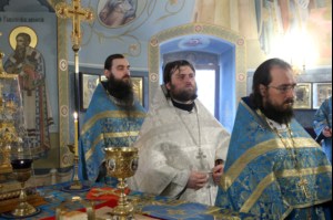 Божественная литургия в Свято-Троицком соборе Саратова