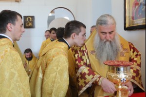 Божественная Литургия в храме святых первоверховных апостолов Петра и Павла г.Красноармейска