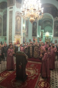 Всенощное бдение c Чином Воздвижения Креста в Духосошественском соборе города Саратова