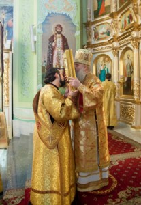 Божественная литургия в храме в честь Покрова Пресвятой Богородицы г. Саратова