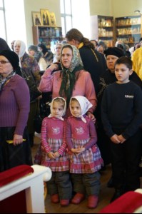 Божественная литургия на Архиерейском подворье — храме во имя преподобного Серафима Саровского г. Саратова