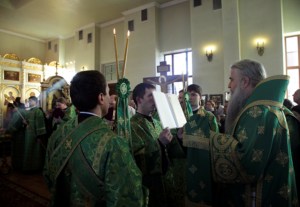 Божественная литургия на Архиерейском подворье — в храме во имя преподобного Серафима Саровского города Саратова