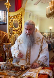 Божественная литургия на Архиерейском подворье — храме во имя преподобного Серафима Саровского города Саратова