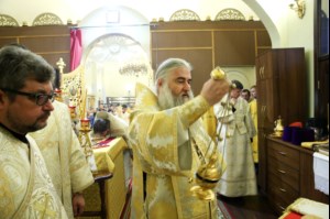 Божественная литургия на Архиерейском подворье — храме во имя преподобного Серафима Саровского г.Саратова