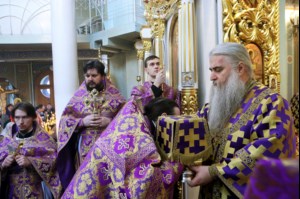 Божественная литургия и панихида в храме во имя Всех Святых, в земле Российской просиявших г. Саратова