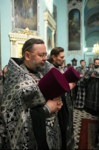 Митрополит Лонгин совершил утреню с Чином погребения
