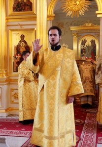 Божественная литургия на Архиерейском подворье — храме во имя святого апостола и евангелиста Иоанна Богослова при Саратовской православной духовной семинарии