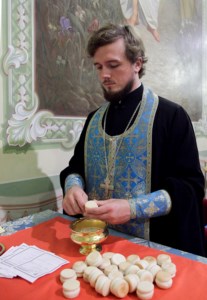 Всенощное бдение в храме в честь Покрова Пресвятой Богородицы г.Саратова