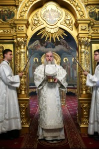 Митрополит Лонгин совершил Крещальную Литургию
