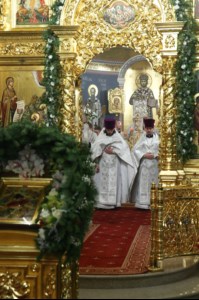Рождественская Божественная литургия в Свято-Троицком кафедральном соборе Саратова