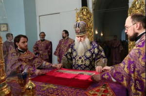 Божественная литургия в храме в честь Покрова Пресвятой Богородицы г.Петровска